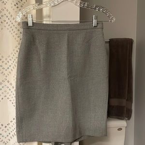 Ann Taylor Loft Size 00 Grey Skirt with Back Slit and Zipper